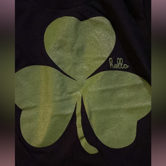 SO SOFT! hello brand T w st Patty’s clover-size 6. Unisex - Picture 3 of 3